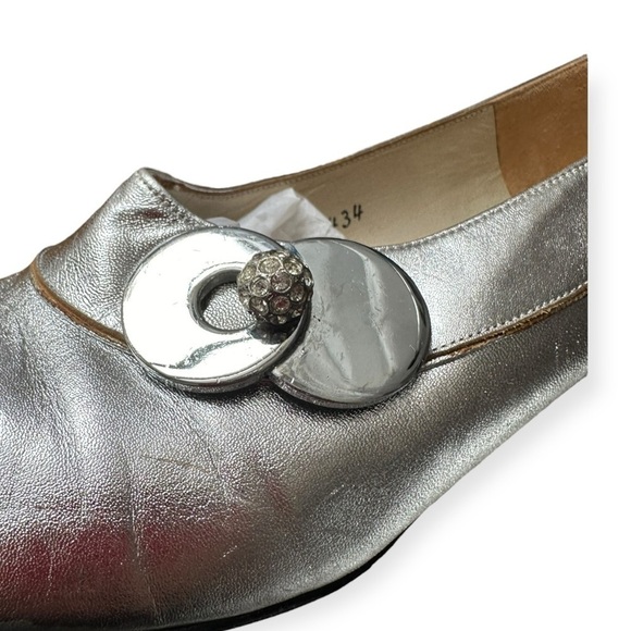 Vintage 60s Christian Dior Souliers Silver Mod Pumps with Metal Discs. Size 7 1 - Picture 12 of 16